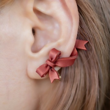 【Pinkoi 獨家 / 預購】飄逸蝴蝶結耳骨夾套組 / 璀璨曜紅