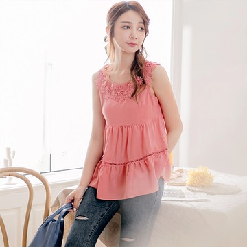 《AB10257》胸前蕾絲雕花拼接純色荷葉傘襬背心/上衣 OrangeBear