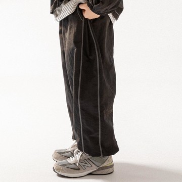 韓國 BUCKET LIST - 鬆緊腰縫線點綴縮口長褲-黑