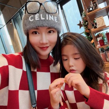 炸街親子裝春裝本命年紅色毛衣一家三四口全家裝針織母女外套洋氣