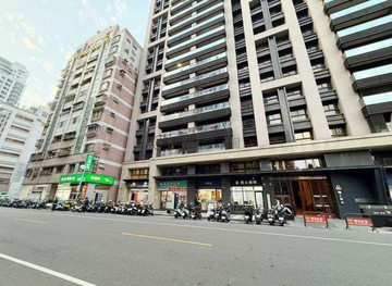 瑞豐夜市#巨蛋商圈#聯上真品三房平車#中樓層｜高雄市鼓山區文信路