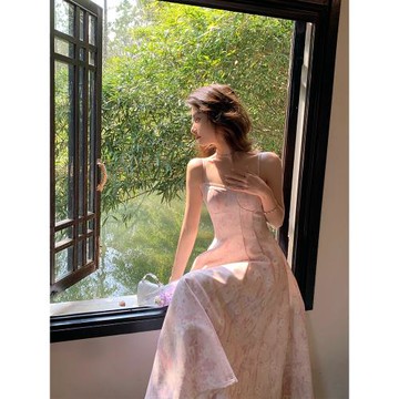 鄧六六法式粉色吊帶碎花連衣裙女夏海邊度假沙灘裙顯瘦高級感長裙