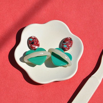 綠色愛心星球耳環/ 壓克力耳環/ 彩色碎石