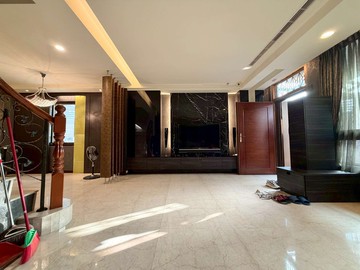 西區18年屋！梅川綠園道臨路電梯邊間別墅！｜台中市西區梅川東路一段