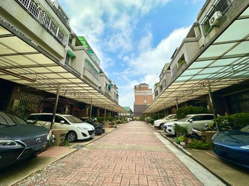 絲絲精選近松竹路社區型美別墅門前停一車｜台中市北屯區軍榮街