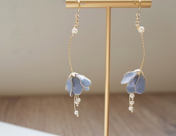 花苞裙擺 • 藍 - 手工樹脂耳環