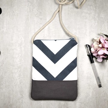 電話包/肩背包/鈄背包/手機袋 / 手機包 ~ V型圖案 (D-33)
