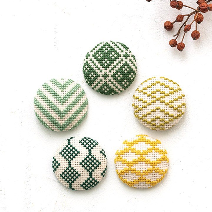 クロスステッチ 刺しゅうキット Cosmo 包みボタン5個セット 緑 刺繍 キット ルシアン くるみボタン 和模様 釦 通販 Lineポイント最大0 5 Get Lineショッピング