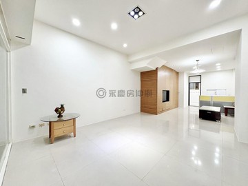 ⭐️潭子｜可營登｜輕屋齡大面寬前院停車臨路透天店面｜台中市潭子區豐興路一段