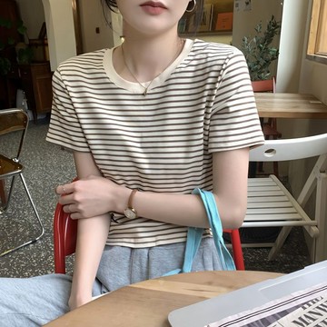 夏季女裝 條紋短袖 t卹女 夏 打底體恤衫 設計感 小眾寬鬆顯瘦短款 正肩上衣
