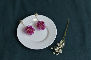 Sandra's 純粹~ 經典夢幻花球-心型花球 樹脂 耳環