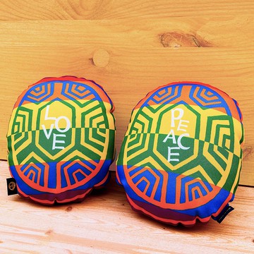 彩虹紅龜粿 love & peace Rainbow pillow