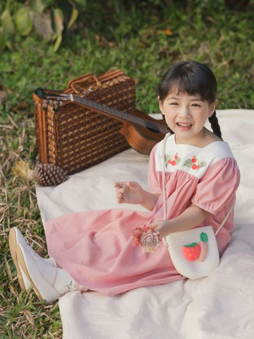 甜美方領繡花公主澎袖後釦純棉洋裝