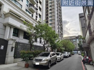 ✨鼓山駁二輕軌旁✅21年屋【面寬】車庫別墅✨｜高雄市鼓山區鼓山一路