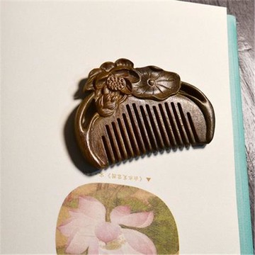 綠檀木單面荷花荷葉雕刻梳子 迷你款