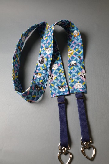 【一月一日】台灣手工製造  花磚蘇打貓咪 印花布手機背帶