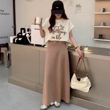 La Belleza圓領英文字印花寬鬆上衣+鬆緊腰太空棉舒適長裙附腰帶三件式套裝