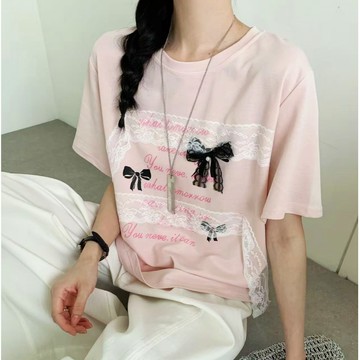 【CHILL】現貨 甜美×個性蝴蝶結蕾絲Tee 韓系穿搭 甜美風 印花T恤 蕾絲上衣 蝴蝶結T 預購