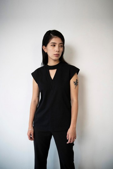 V領無袖T-SHIRT_黑/白