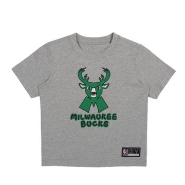 NBA MILWAUKEE BUCKS 兒童短袖上衣 印花T恤 淺灰色 中性款 35261002 11 noB03