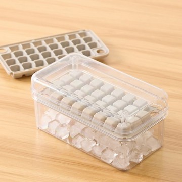 日本3COINS KITINTO 60顆大容量製冰盒｜一按即取冰塊 製冰盤 冰塊模具 冷凍盒 冷飲用品
