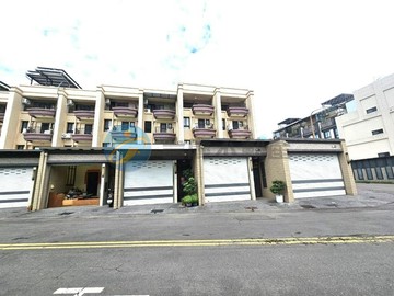 大坪頂7年屋高質感車墅｜高雄市小港區高坪六十六路