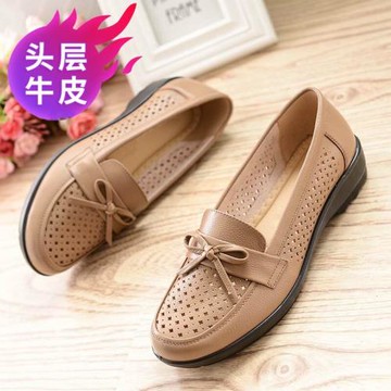 媽媽涼鞋女夏季真皮軟底中年女士皮鞋鏤空平底舒適防滑大碼洞洞鞋