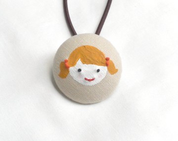 手繪微笑女孩包釦髮束