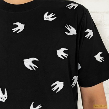 【New START精品服飾-員林】Alexander McQueen McQ 滿版燕子 刺繡小Logo 短袖T恤 短T