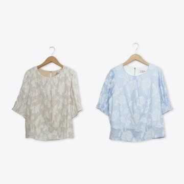 【CUMAR】緹花條紋縮口褶裝飾袖口短袖上衣 藍 杏