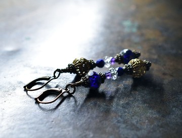 捷克復古珠飾與鏤空黃銅、石英、青金石、紫水晶不對稱耳環