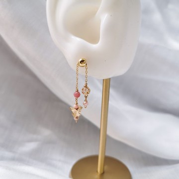【Veverka】粉蝶 - 紅紋石 草莓石 耳環 銀針耳環 不對稱