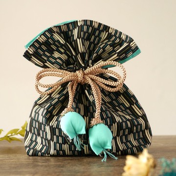 【再次販售】和服 束口袋 矢羽根紋 招來幸福的束口袋