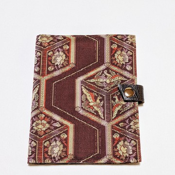 由腰帶製成的面具盒