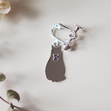 一隻耳朵貓剪影耳夾（埃及坐貓）藍月光石、藍托帕石、紫水晶、橄欖石