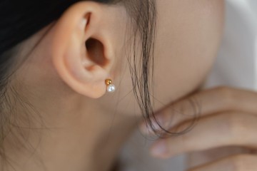 經典小金珠 抗過敏醫療鋼鍍金 珍珠轉珠耳環 可戴洗澡