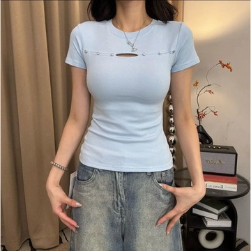 辣妹修身T恤 上衣 短袖衫 T恤衫 夏季獨特別緻鏤空修身絕美正肩短袖t恤女設計感純色辣妹百搭上衣