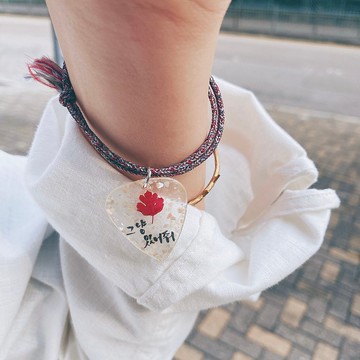 【客製化禮物】淡粉碎石小紅葉押花結他撥片手繩