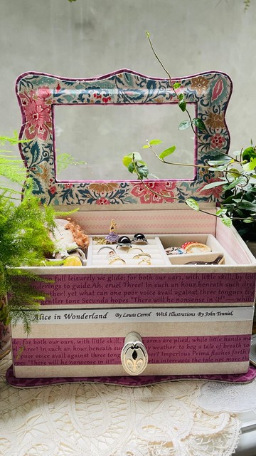 Alice in Wonderland 雙層抽屜式布盒