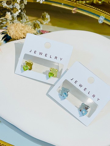 環抱愛心閃鑽切割純銀小熊設計款單針耳環 橄欖石/海藍寶