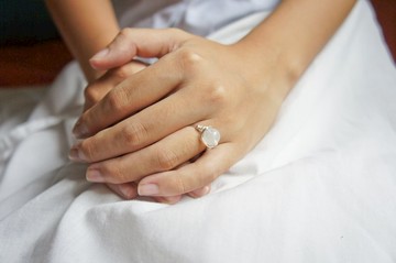 6月誕生石-  8mm印度冰種6A透體強藍光月亮石戒指