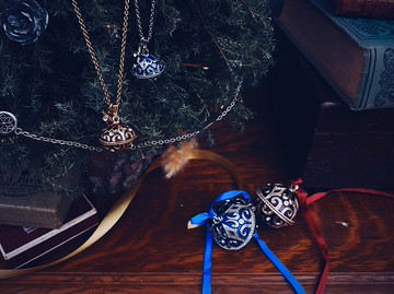 Monet 耶誕球藏寶盒項鍊 . 美國古董首飾 Vintage Jewelry