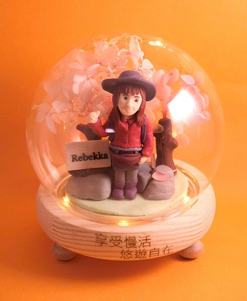 榮休記念小禮品,內有LED燈效,可客製名字.提供相片客製人物造型