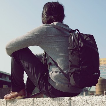 CLAST 旅行後背包 黑色