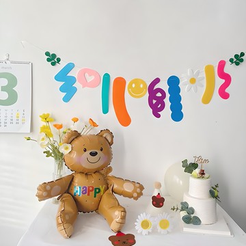 From Arte 雛菊笑臉毛氈派對掛飾  豐富多彩的  1個