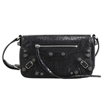 BALENCIAGA 巴黎世家 781911 Le Cagole 鉚釘揉製羊皮翻蓋斜背包.黑
