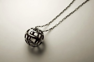 鏤空架構立體圓球項鍊