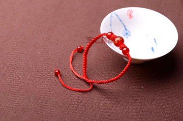 純手工編織紅瑪瑙黑瑪瑙三眼開泰手鏈  情侶款手鏈1入