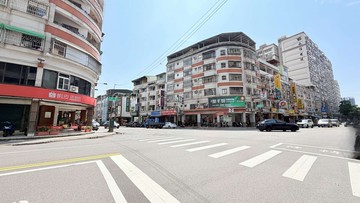 大昌商圈正忠路前路後巷有市電梯金店面｜高雄市三民區正忠路