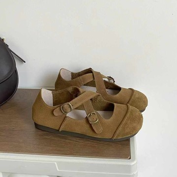 交叉扣帶復古平底鞋570421